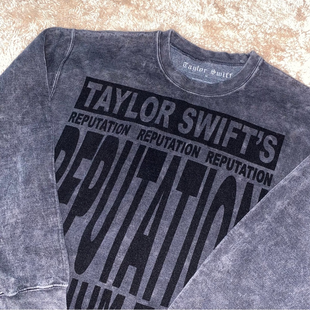 NWOT TAYLOR SWIFT REPUTATION TOUR CREWNECK